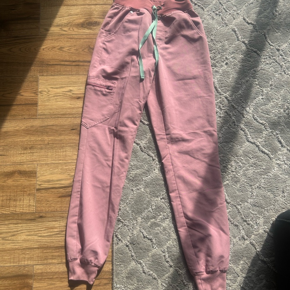 Figs Pink scrub Joggers with Mint Drawstring. Size XXS/T
